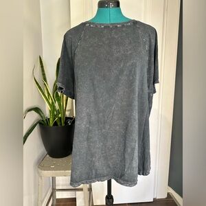 Rae Mode medium black/gray acid washed shirt